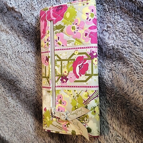 Vera Bradley 4 Piece Set - wallet, jewelry case, purse - great used condition - Picture 12 of 17